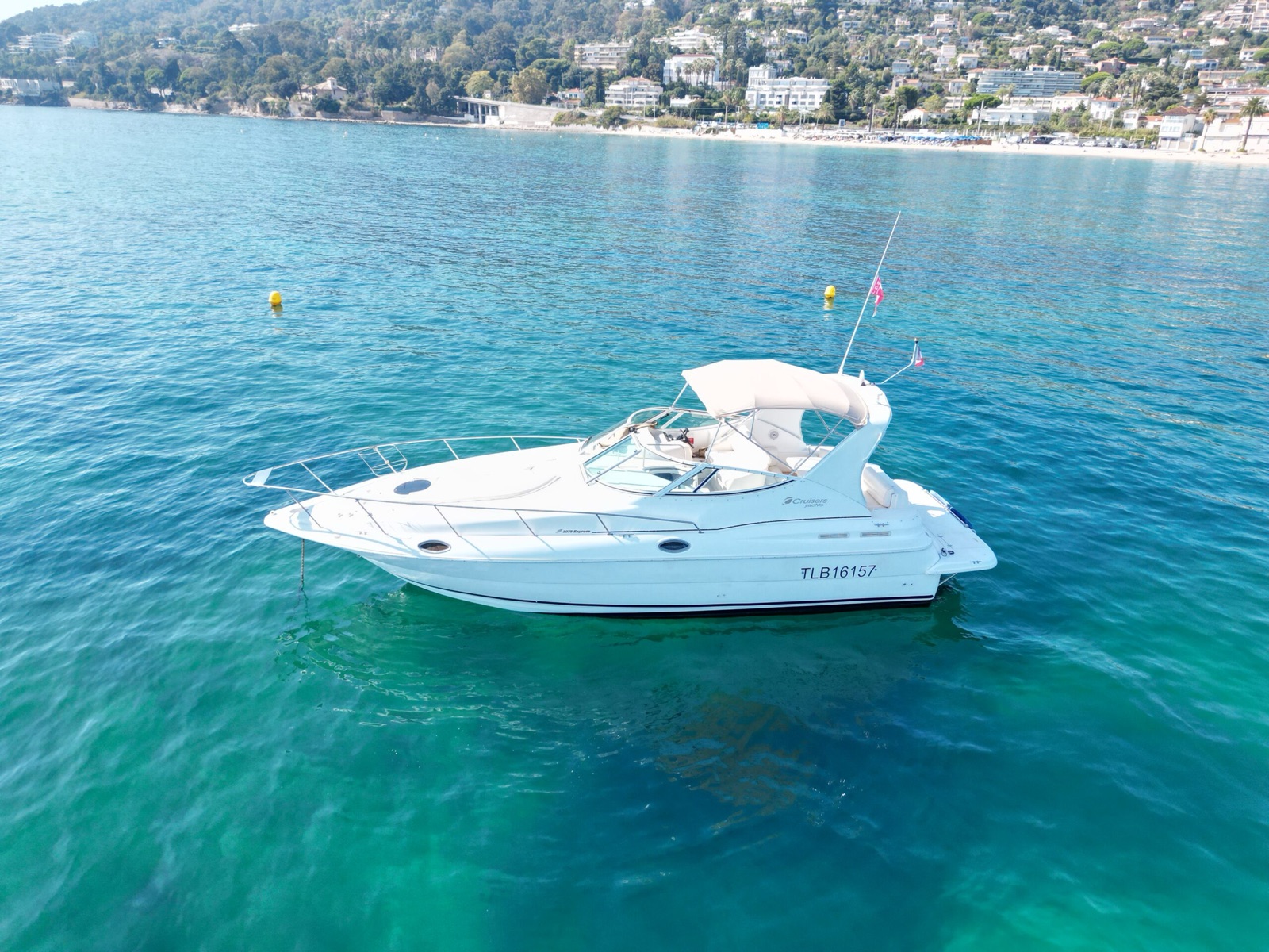 Cruisers Yachts 3075
