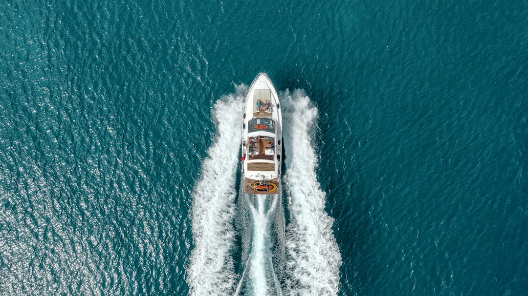 Charter de yacht sur la Côte d'Azur: le guide complet 2026