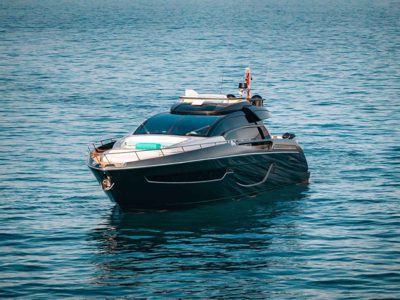 Vendre son bateau maintenant ou attendre l'été ? Le guide du bon timing